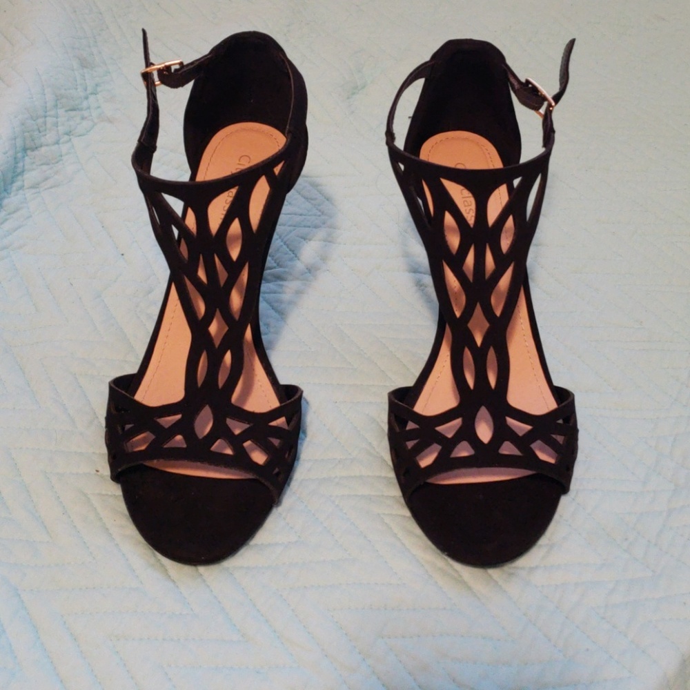 Shoes - Picture 2 of 4